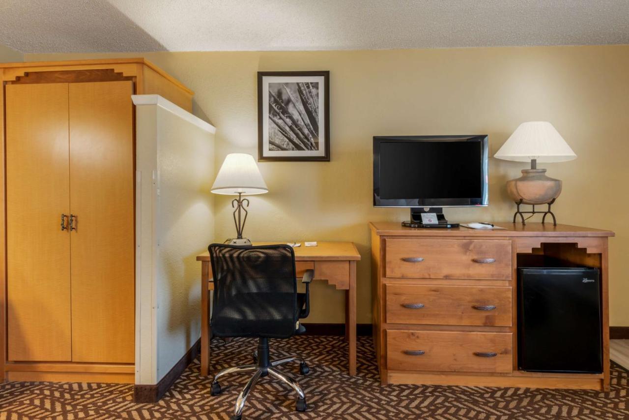 Western Turquoise & Hotel