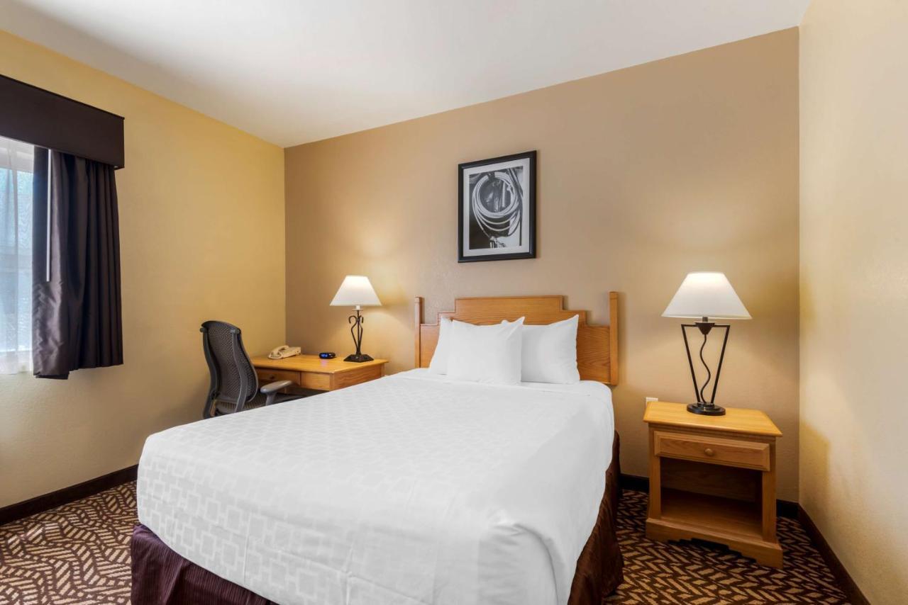 Western Turquoise & Hotel 3*