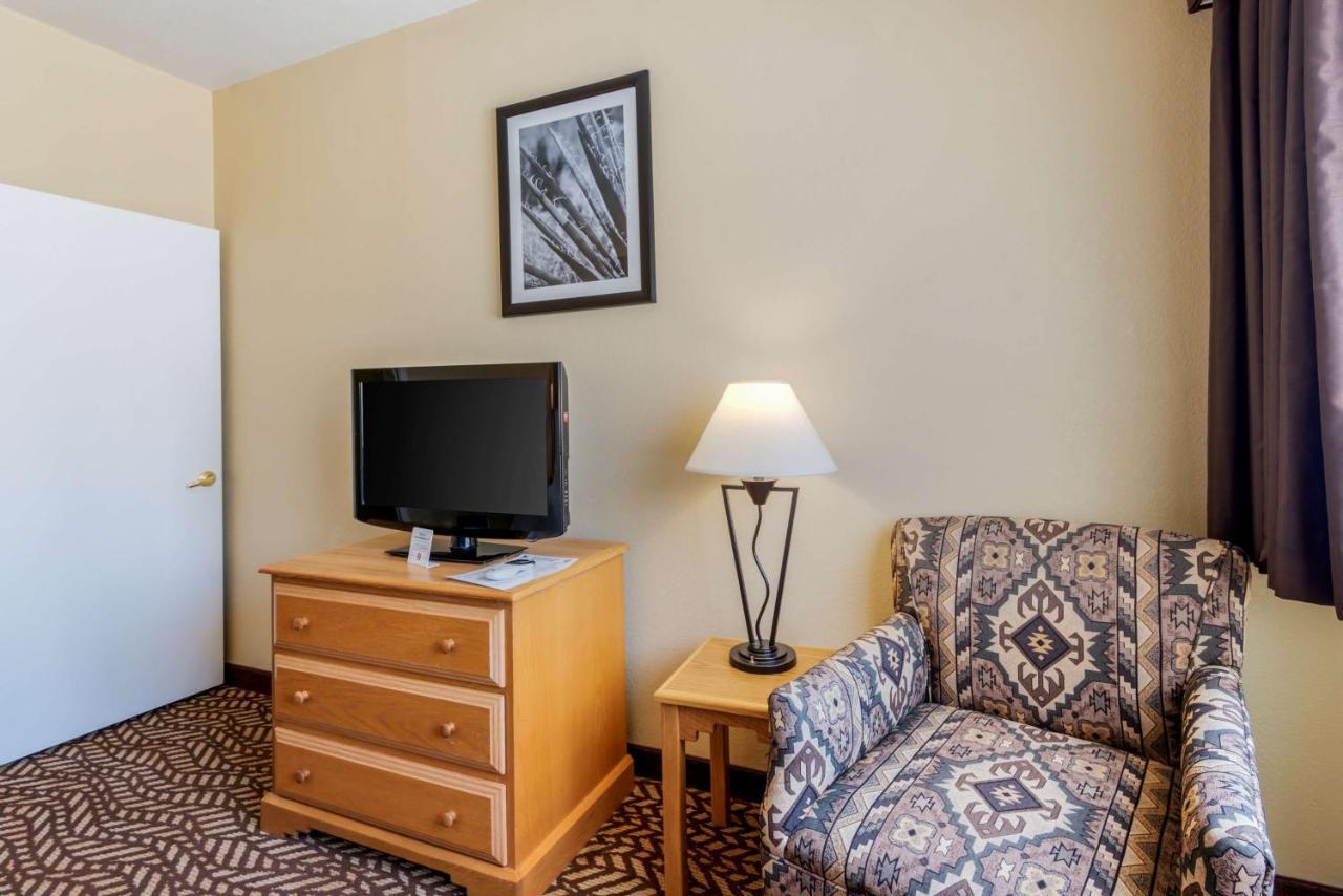 Western Turquoise & Hotel 3*